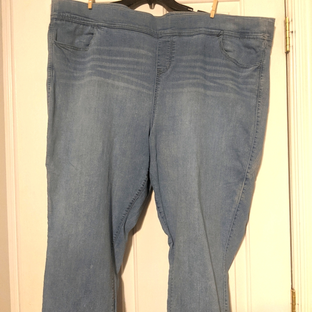 Torrid Crop Lean Jean